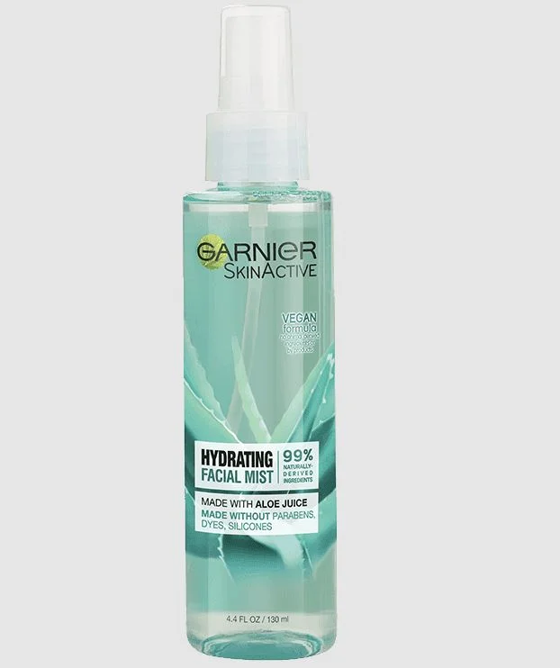 Toner tốt cho da khô Garnier SkinActive Hydrating Facial Mist with Aloe Juice